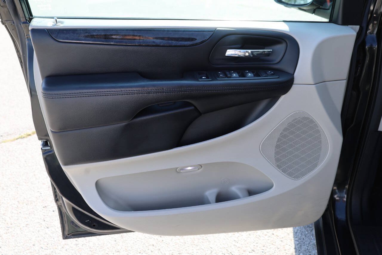 Used 2014 Dodge Grand Caravan SXT FWD image 12