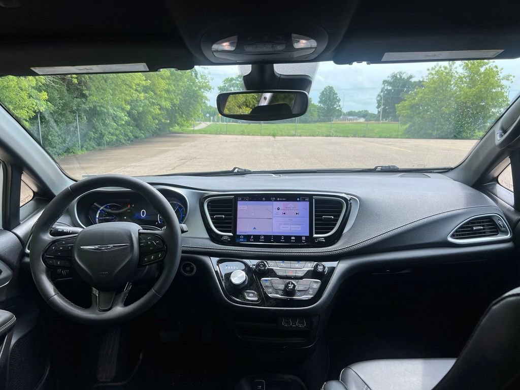 Used 2024 Chrysler Pacifica Limited FWD image 36