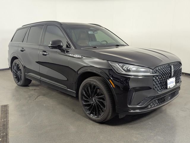 Used 2025 Lincoln Aviator Reserve w/ Jet Appearance Package image 2