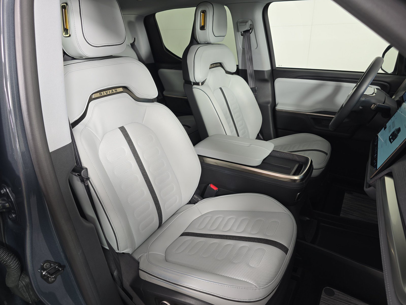 Used 2025 Rivian R1T Adventure AWD/4WD image 23