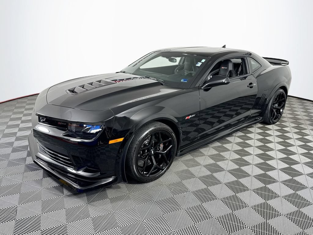 Used 2015 Chevrolet Camaro Z/28 RWD image 3