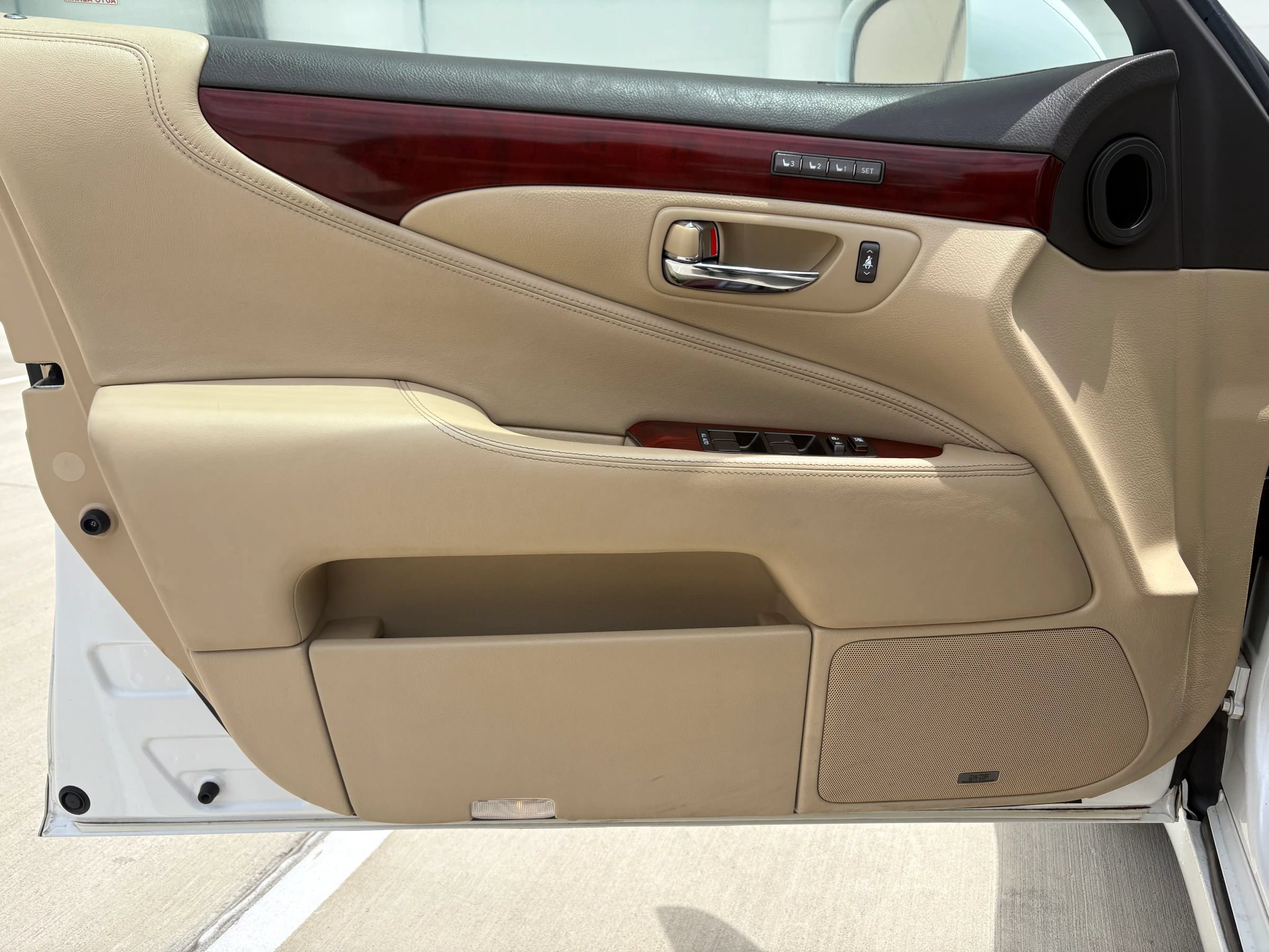 Used 2007 Lexus LS 460 L RWD image 21