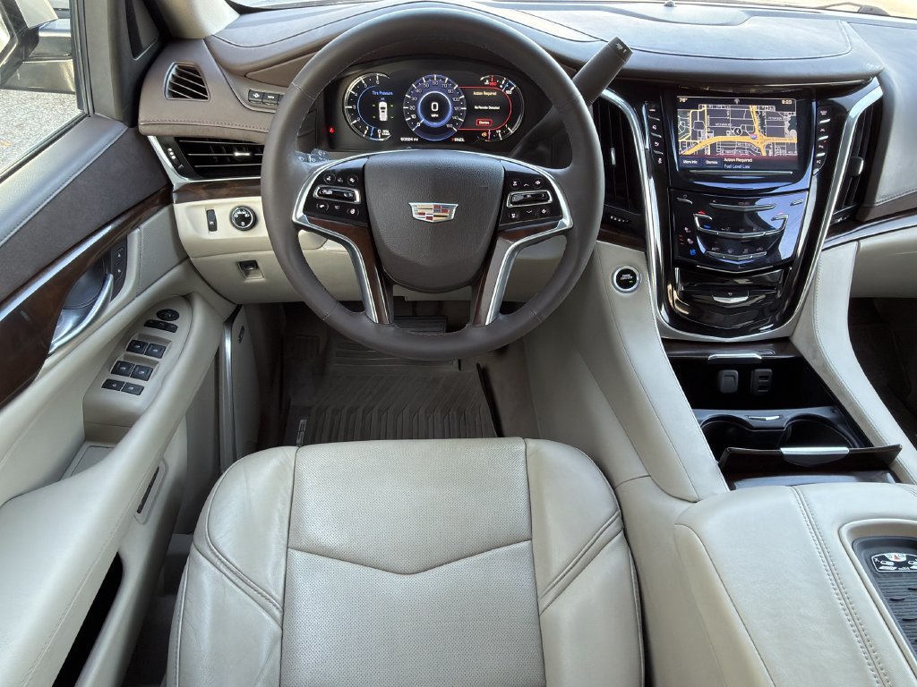 Used 2017 Cadillac Escalade Premium Luxury RWD image 10