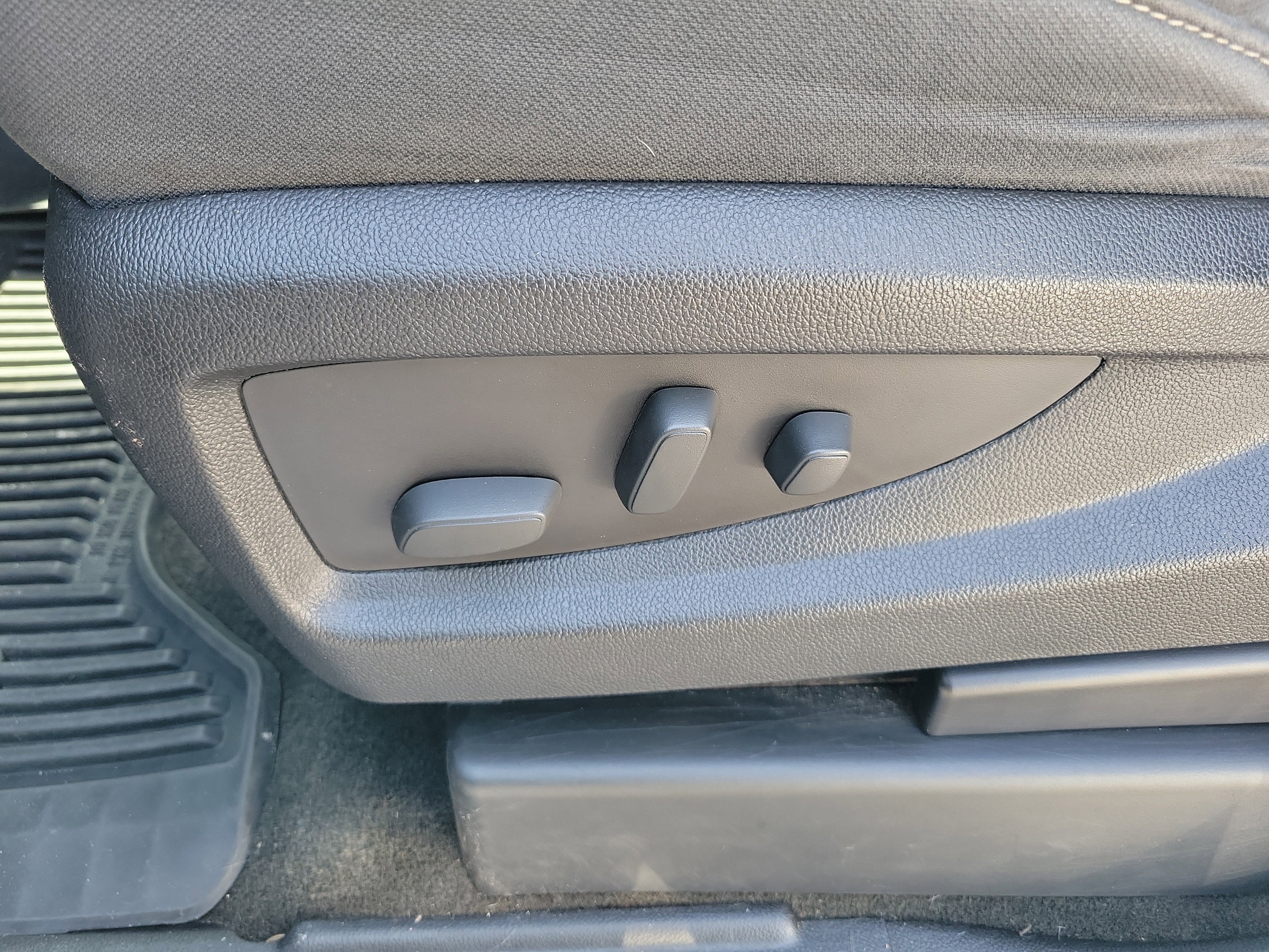 Used 2015 GMC Sierra 1500 SLE w/ SLE Value Package image 21