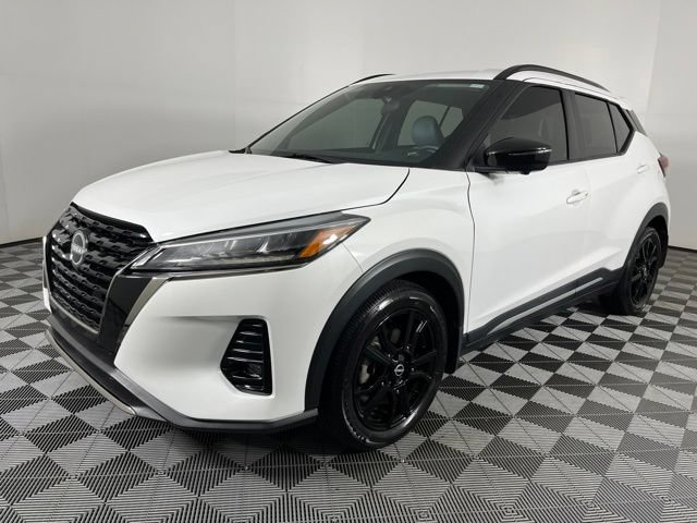 Used 2024 Nissan Kicks SR w/ SR Premium Package FWD image 6