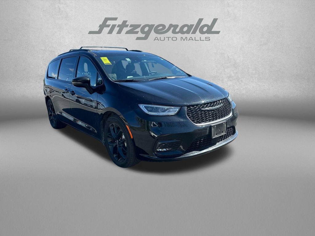 Used 2025 Chrysler Pacifica Limited image 7