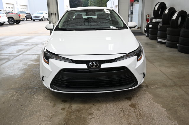 Used 2026 Toyota Corolla LE FWD image 2