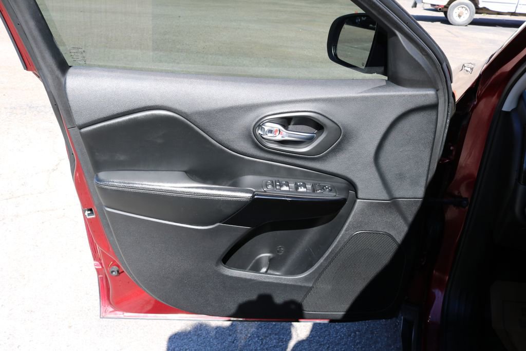 Used 2020 Jeep Cherokee Latitude Plus image 10