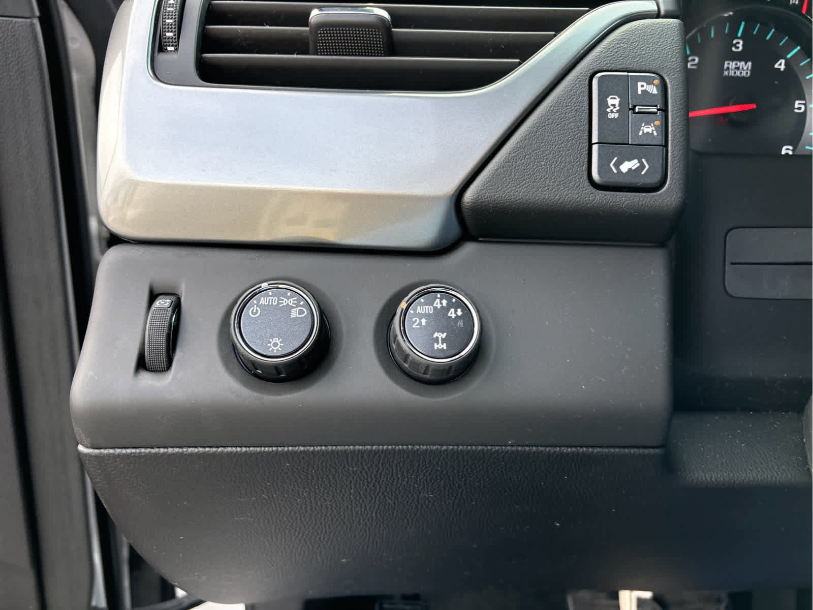 Used 2016 Chevrolet Tahoe LT image 18