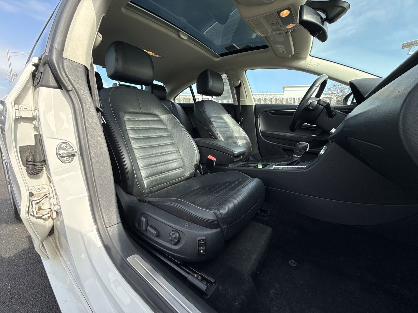 Used 2013 Volkswagen CC Executive image 25