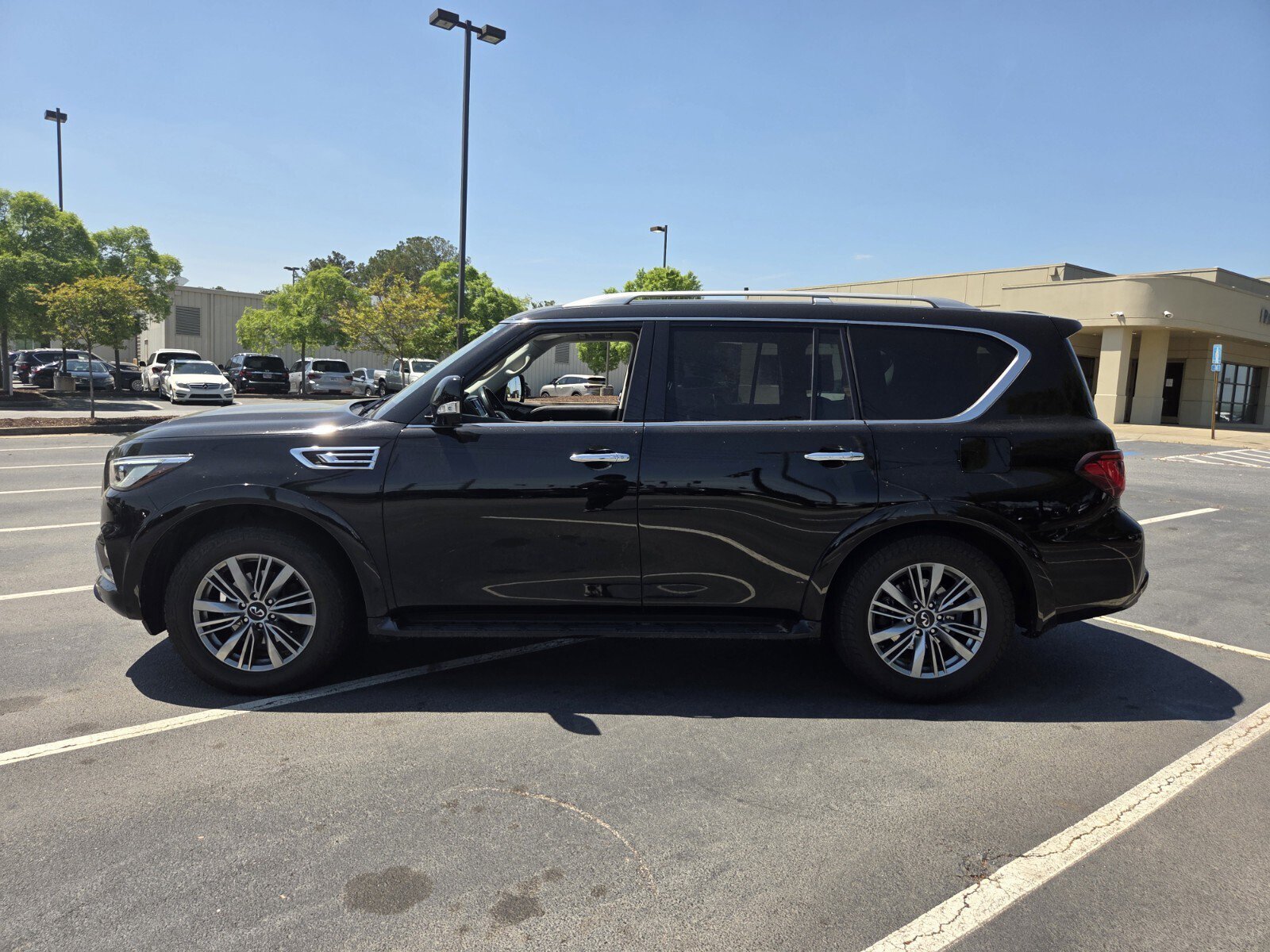 Used 2021 INFINITI QX80 Luxe image 9