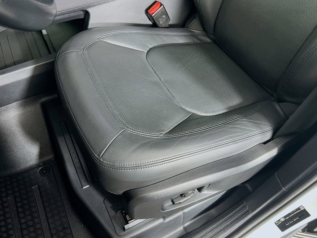 Used 2023 Land Rover Defender 110 SE image 20