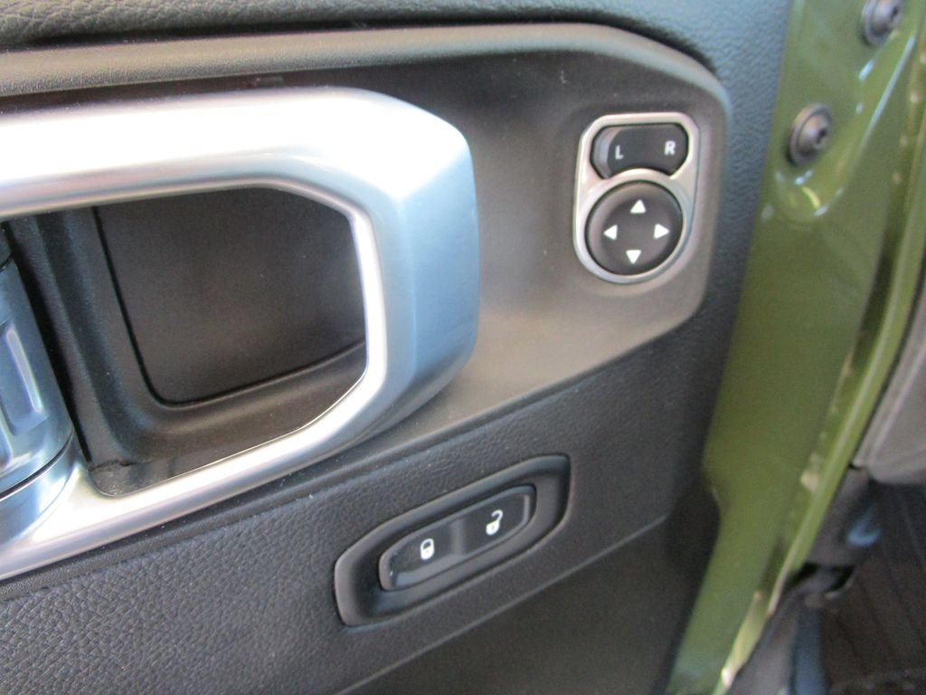 Used 2022 Jeep Wrangler Unlimited Sahara AWD/4WD image 29