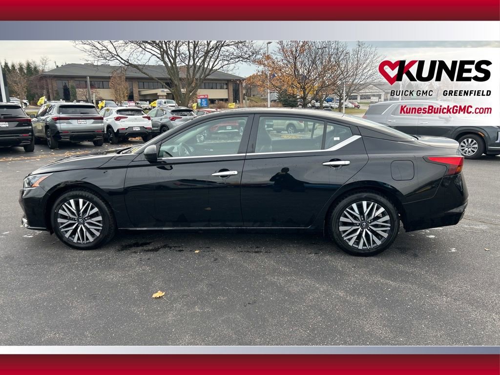 Used 2024 Nissan Altima 2.5 SV image 10