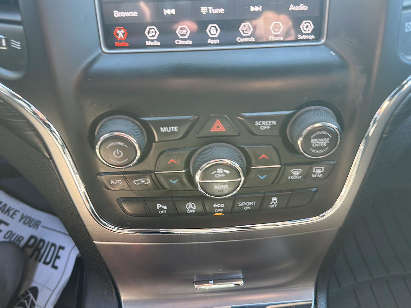 Used 2019 Jeep Grand Cherokee Laredo image 19