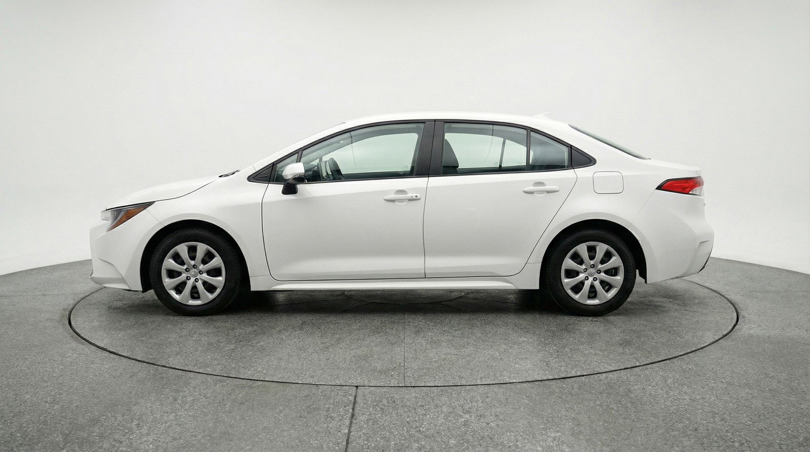 Used 2025 Toyota Corolla LE image 5