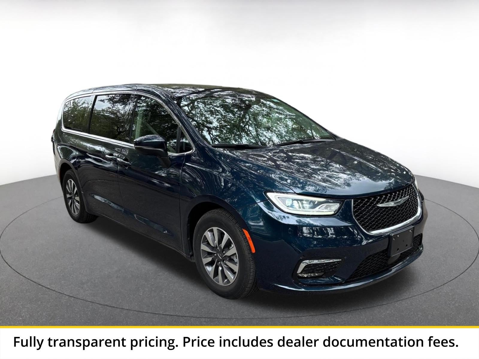 Used 2023 Chrysler Pacifica Touring-L