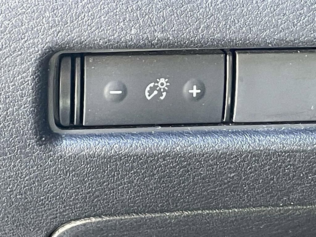 Used 2023 Nissan Rogue S AWD/4WD image 17