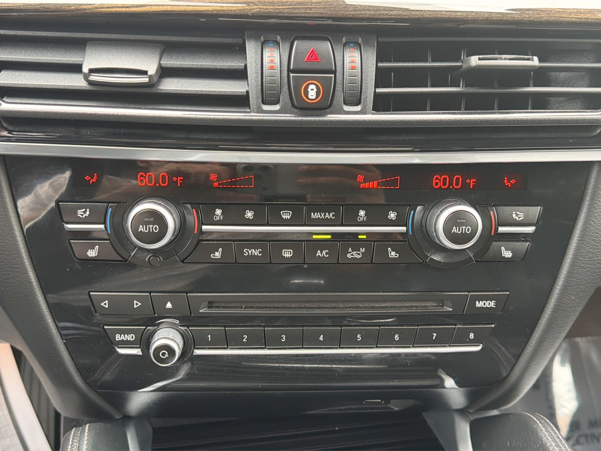Used 2019 BMW X6 xDrive50i w/ M Sport Package AWD/4WD image 17
