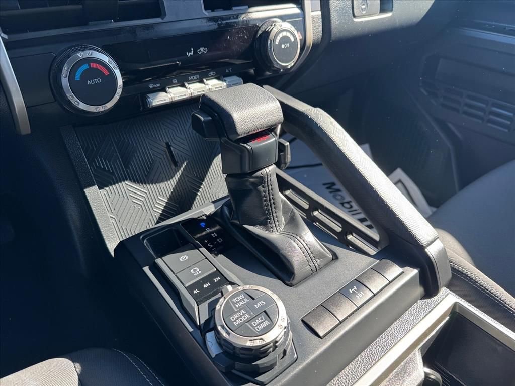 Used 2025 Toyota Tacoma TRD Off-Road AWD/4WD image 21