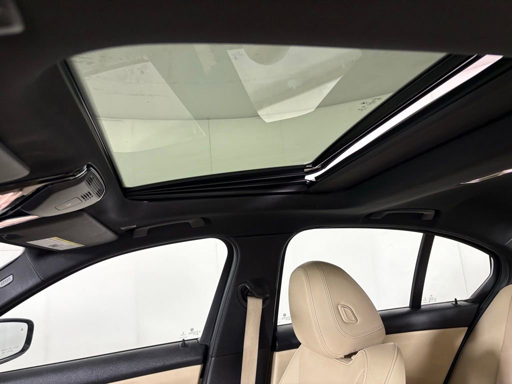 Used 2022 BMW 330i xDrive Sedan w/ Driving Assistance Package image 33