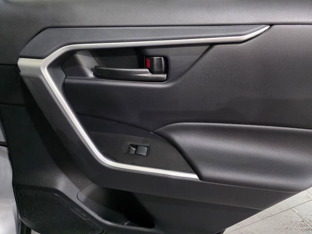 Used 2025 Toyota RAV4 LE AWD/4WD image 12