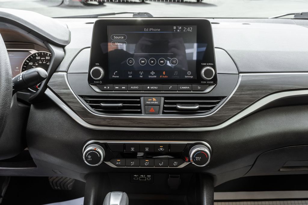 Used 2024 Nissan Altima 2.5 SV image 14