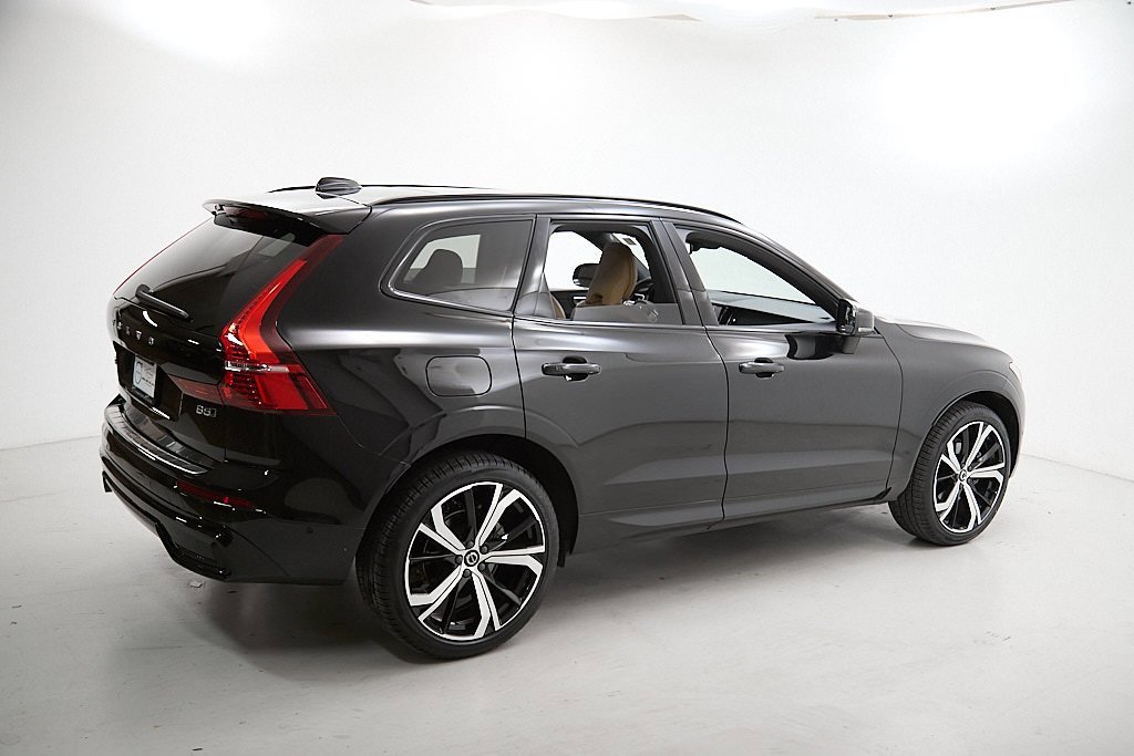 Certified 2023 Volvo XC60 B5 Ultimate w/ Protection Package Premier image 9