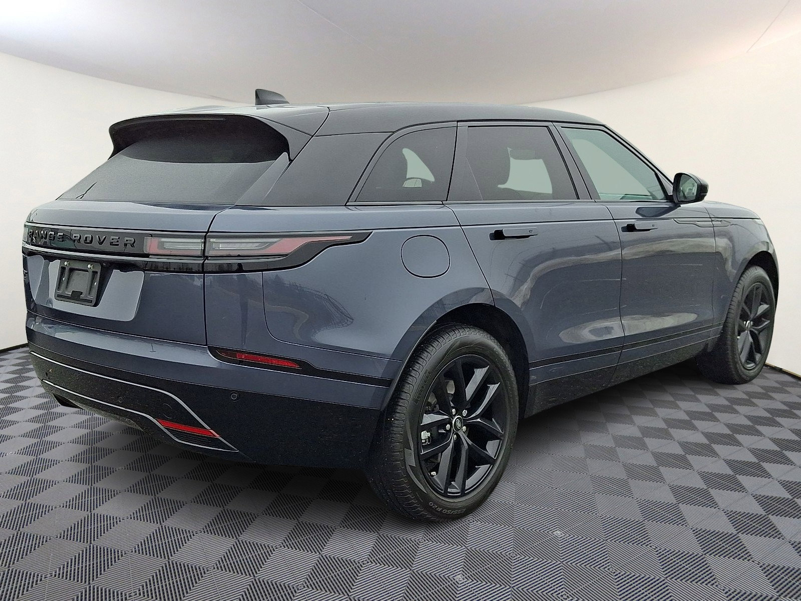 Used 2025 Land Rover Range Rover Velar Dynamic SE image 4