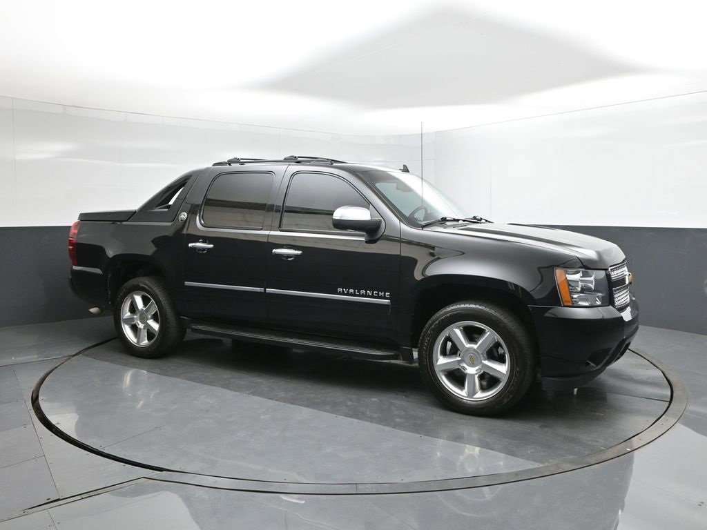 Used 2013 Chevrolet Avalanche LTZ image 17