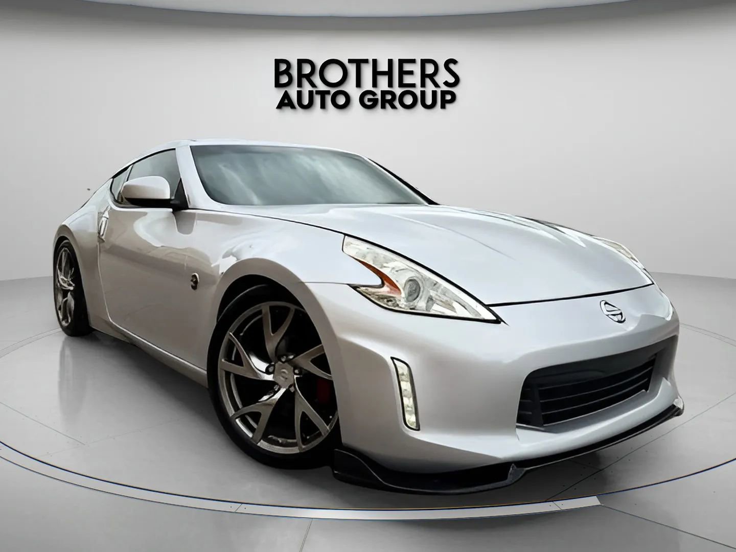 Used 2014 Nissan 370Z Coupe w/ Sport Package RWD image 3