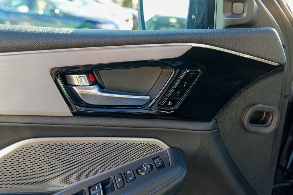 Used 2023 Acura MDX SH-AWD image 17