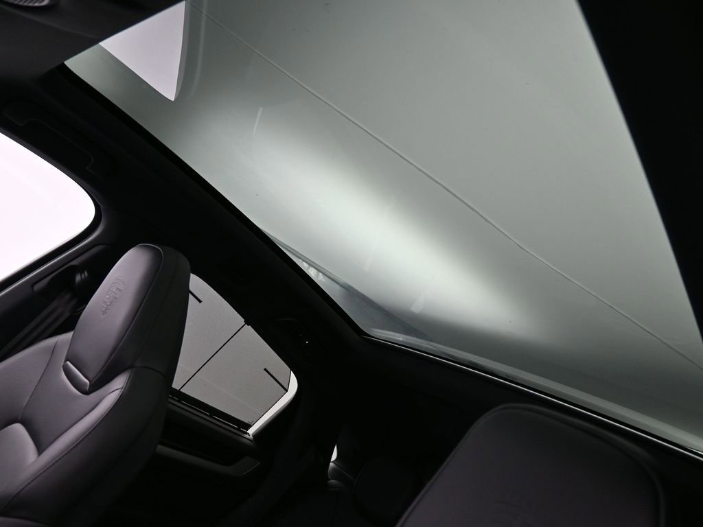 Certified 2025 Porsche Cayenne E-Hybrid Coupe AWD/4WD image 9