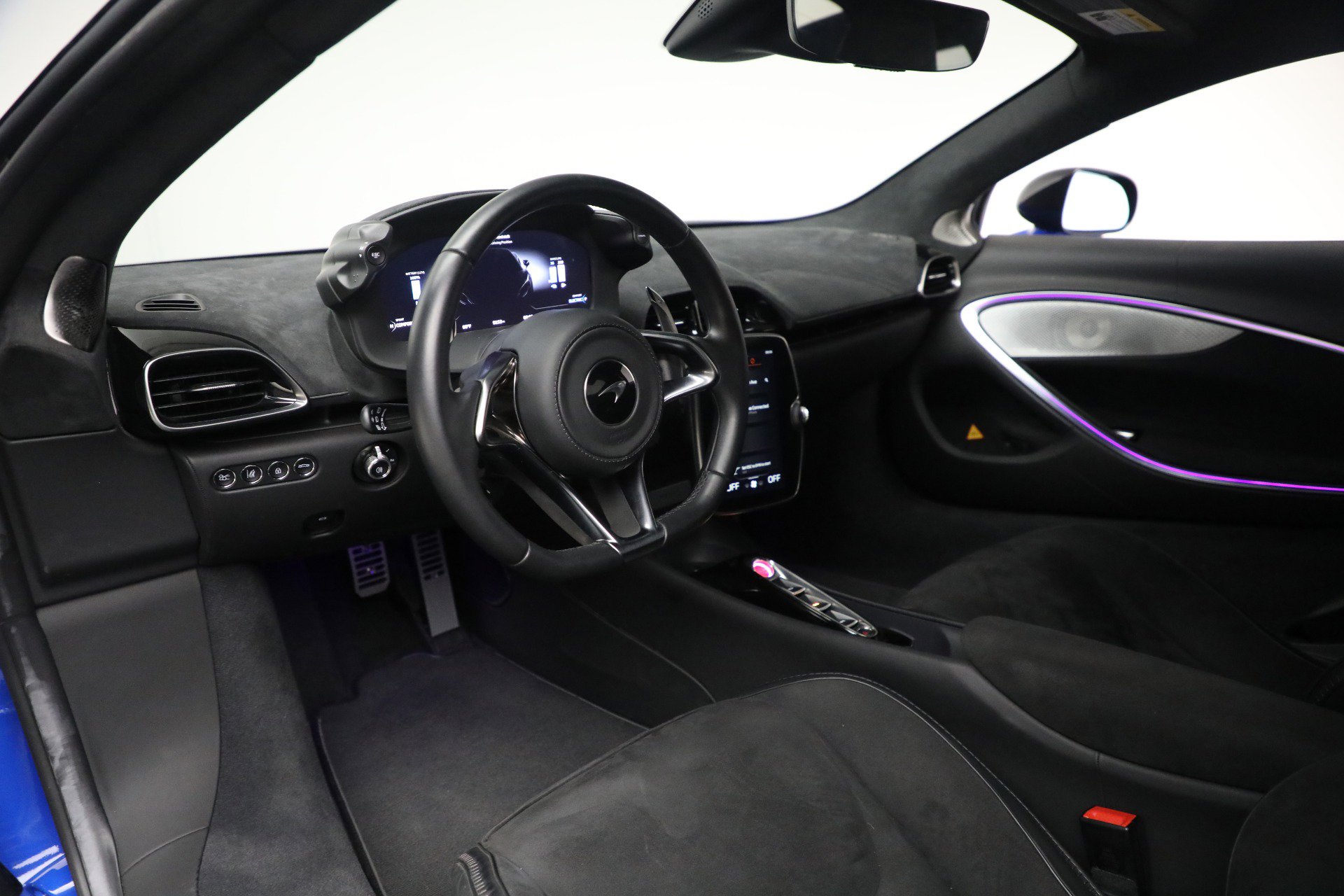 Used 2023 McLaren Artura image 15