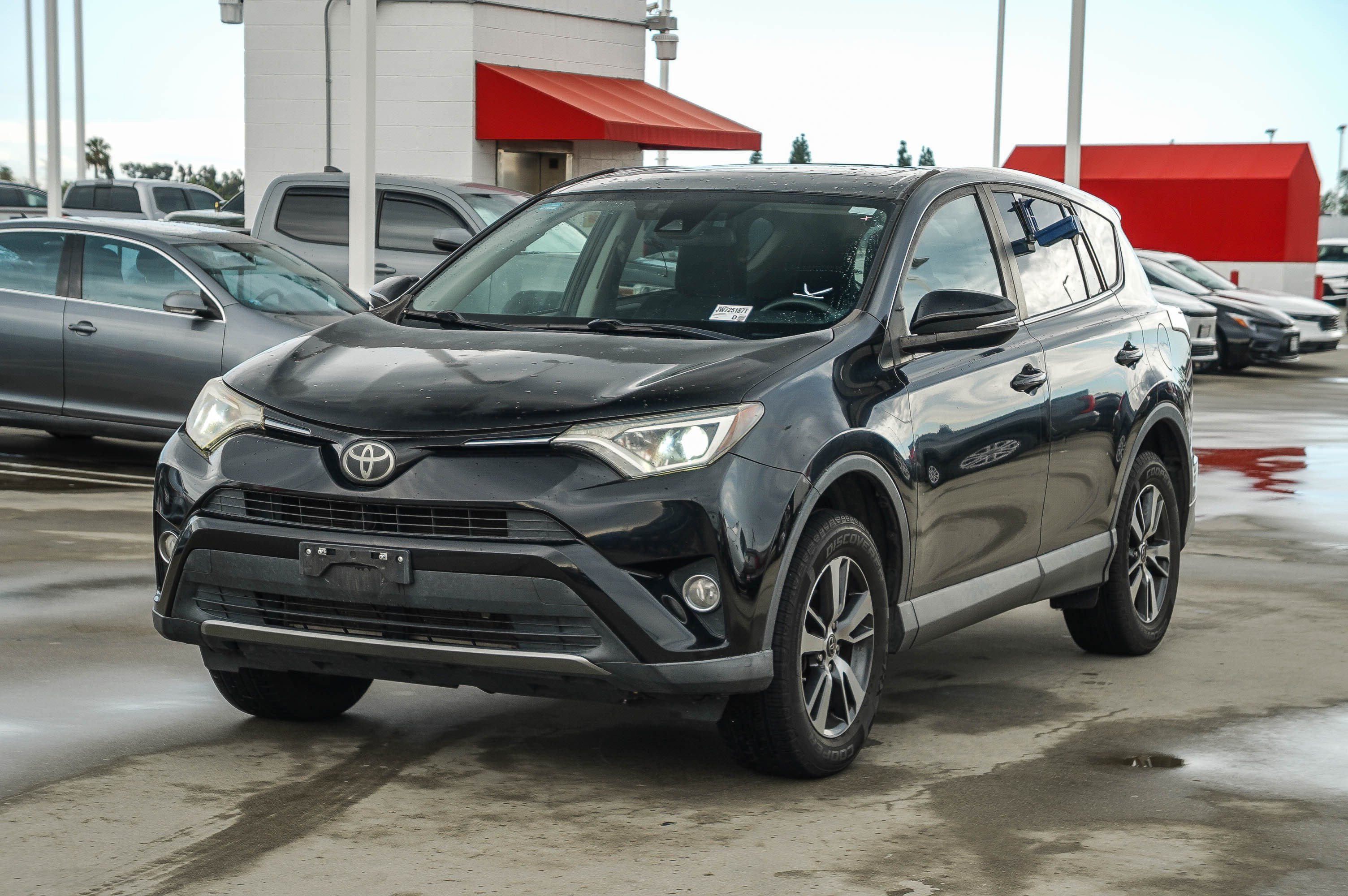 Certified 2018 Toyota RAV4 XLE AWD/4WD image 3