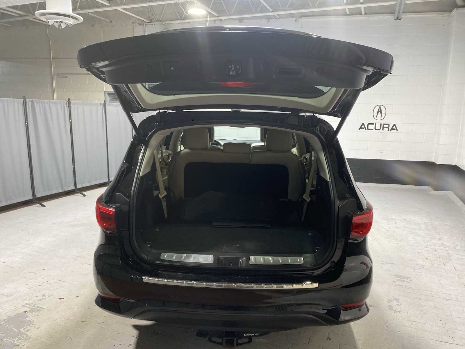 Used 2017 INFINITI QX60 FWD w/ Deluxe Technology Package image 19