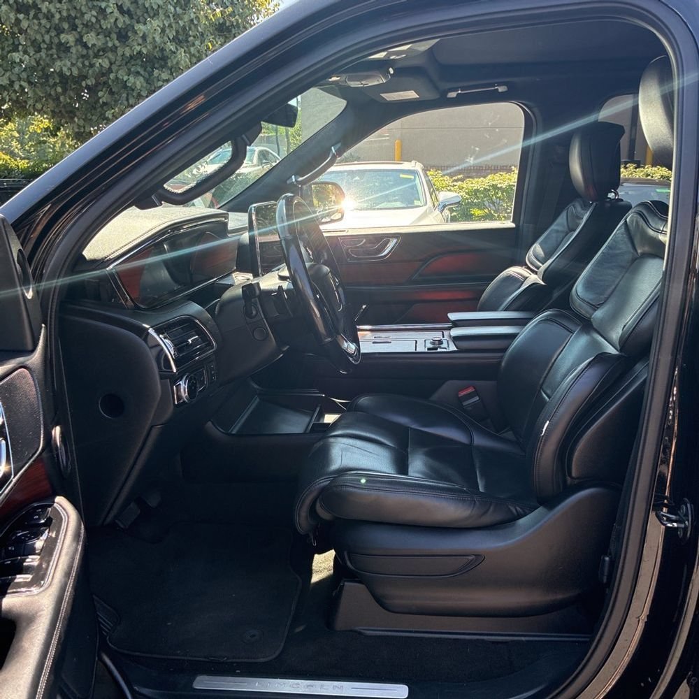 Used 2018 Lincoln Navigator L Select AWD/4WD image 5