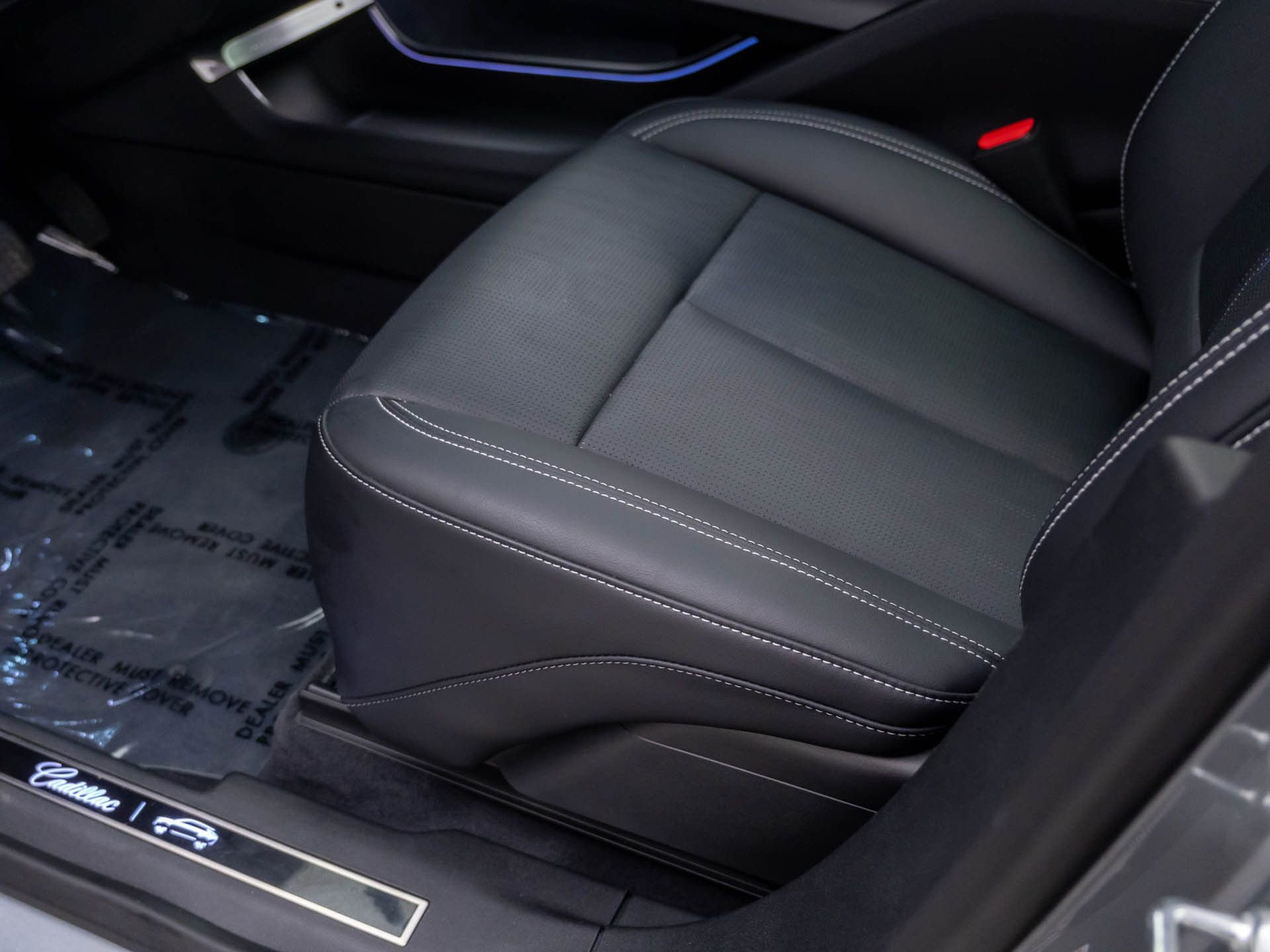 Certified 2025 Cadillac Lyriq Luxury w/ LPO, Floor Liner Package AWD/4WD image 19