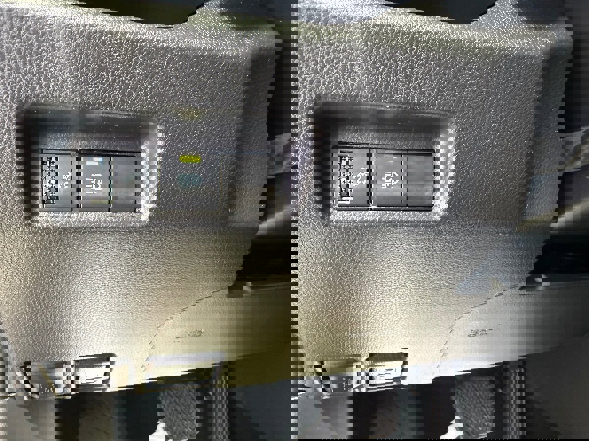 Used 2022 Toyota RAV4 XLE image 21