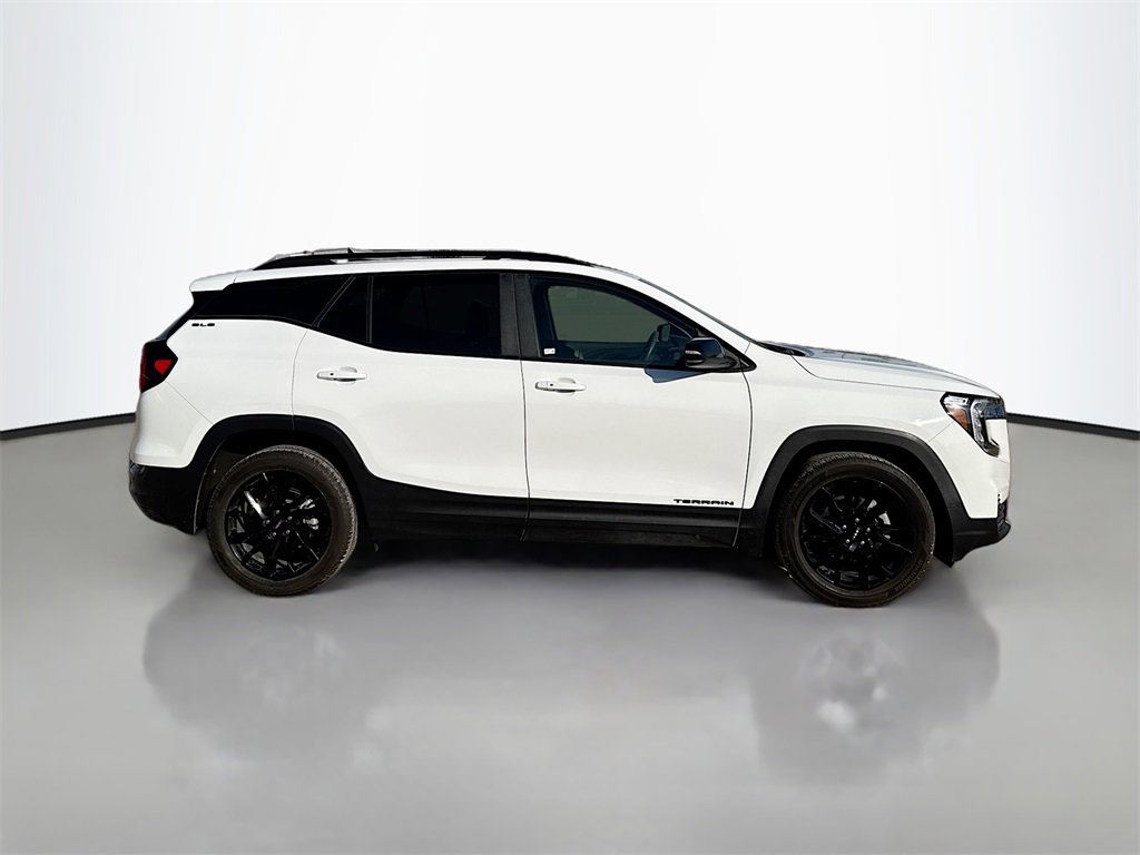 Used 2024 GMC Terrain SLE w/ Driver Convenience Package image 8
