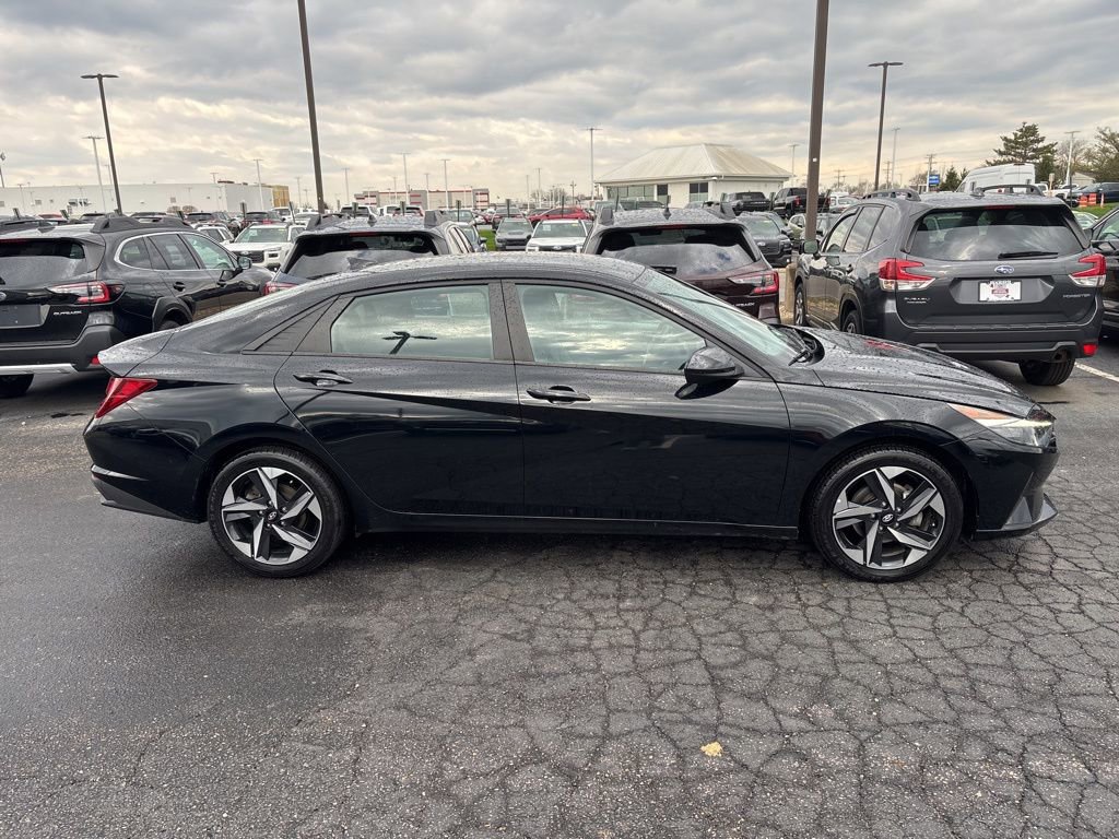 Used 2023 Hyundai Elantra SEL w/ Convenience Package FWD image 2