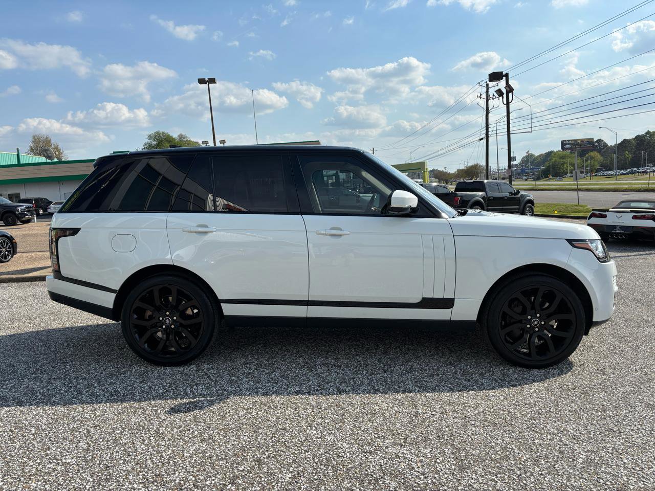 Used 2017 Land Rover Range Rover HSE image 9
