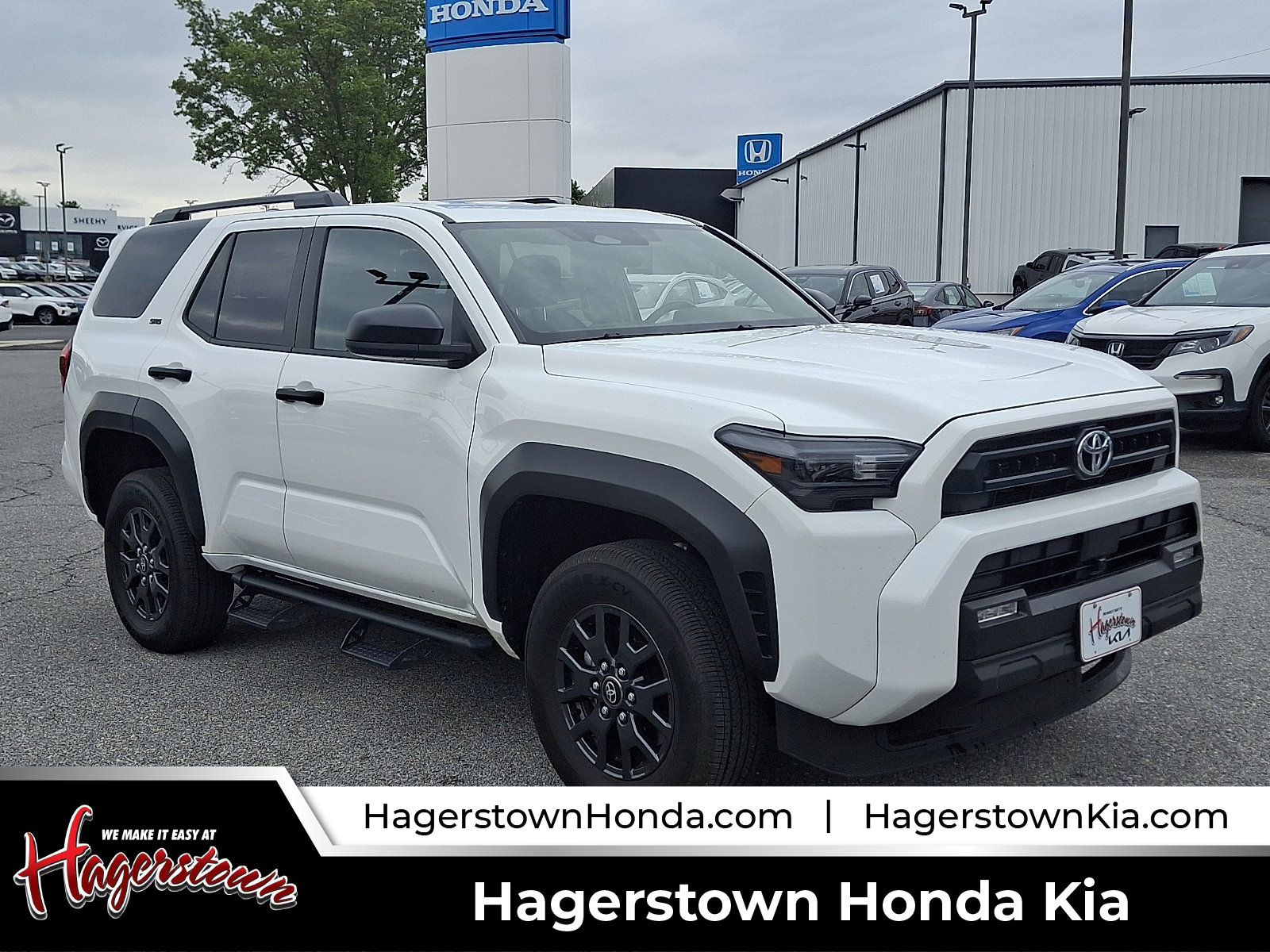 Used 2025 Toyota 4Runner SR5 AWD/4WD image 1