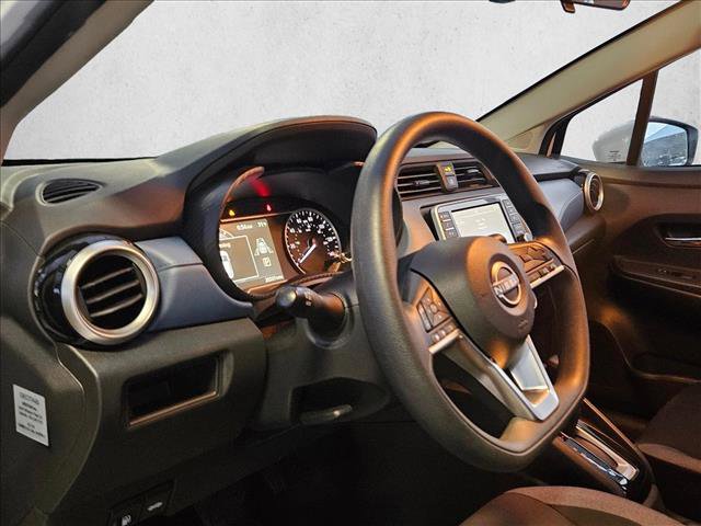 Used 2025 Nissan Versa SV image 9
