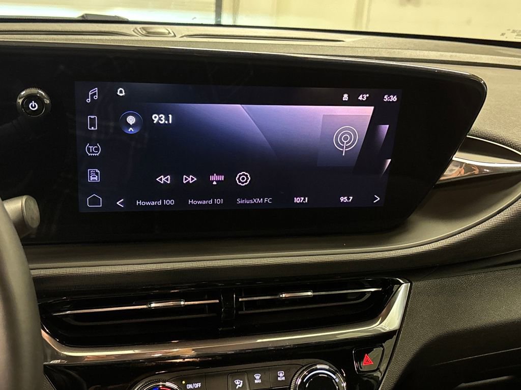 Used 2025 Buick Envista Sport Touring image 36