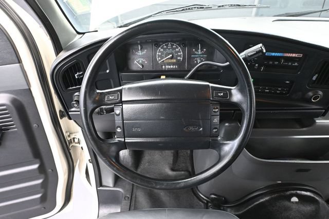 Used 1995 Ford E-150 and Econoline 150 Club Wagon RWD image 21