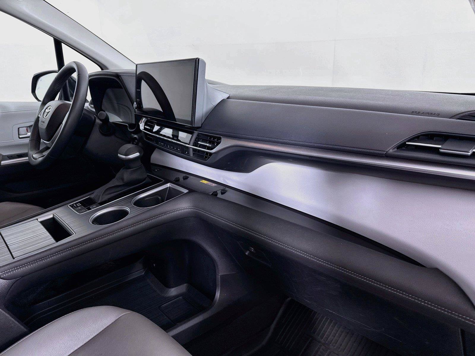 Certified 2025 Toyota Sienna XLE FWD image 42