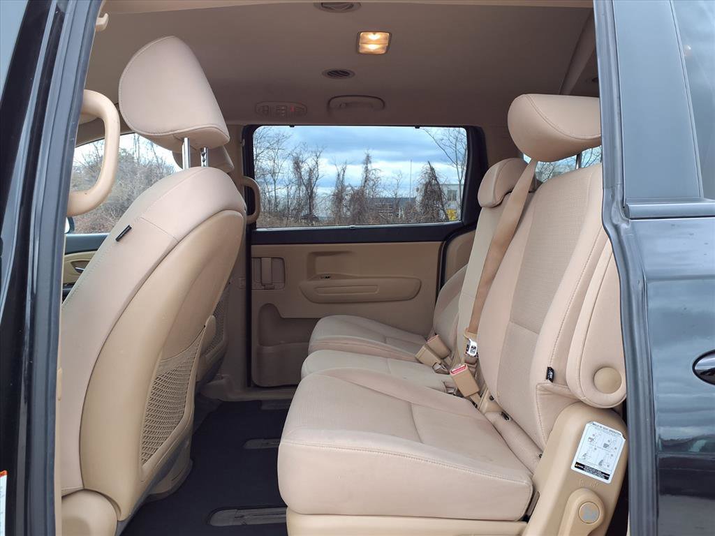 Used 2016 Kia Sedona LX w/ Option Group 020 FWD image 22