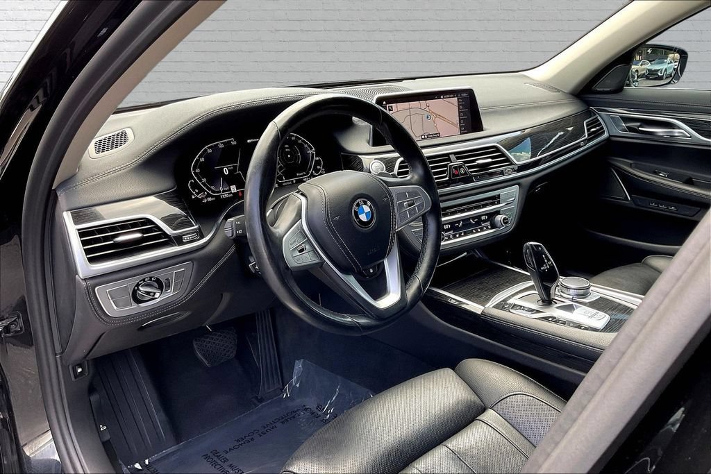 Used 2020 BMW 745e xDrive AWD/4WD image 16