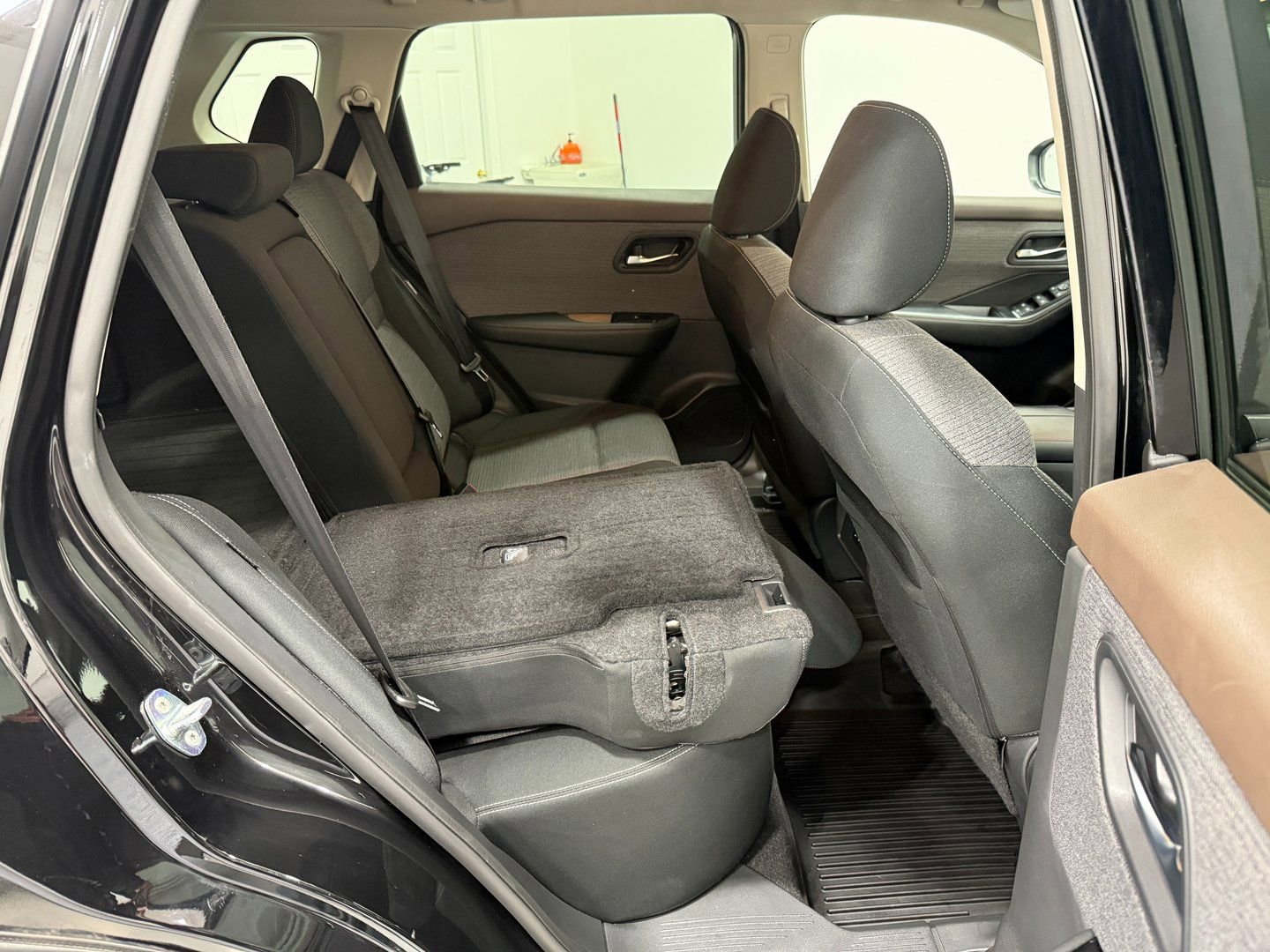 Used 2022 Nissan Rogue SV image 35